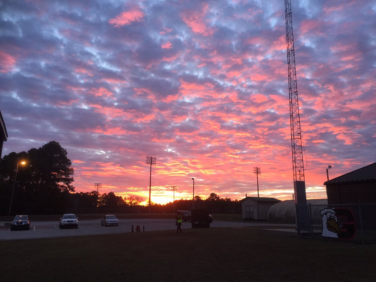 Good morning from Gilbert America! These sunrises never get old! Happy Friday from <a href="/GESIndians/">Gilbert Elementary</a>