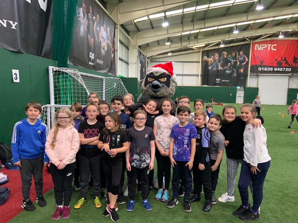 CommunityOsprey's tweet photo. Fantastic to have 200 pupils @LlandarcySport as part of our brand new schools programme launching in the new year! Keep your eyes peeled 🏉🥧

#TryPi #PrimarySchoolEducation #Wellbeing #Coding #MoreThanRugby https://t.co/8NrBcvHJP4