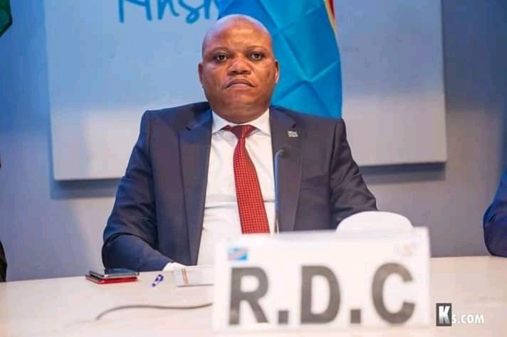 Yanbat1's tweet photo. #URGENT!
Il paraît que:
1. À l'issue de la messe noire tripartite entre Mr #Shadary, Mr #Néhemie et Mme #Mabunda contre le 1er VP de l'A.N, il a été ordonner à la prés. De l'A.N de transférer abusivement les prérogatives de Mr #kabund vers le 2e VP de l'A.N Mr #BALAMAGE! https://t.co/FsAdOXaXF1