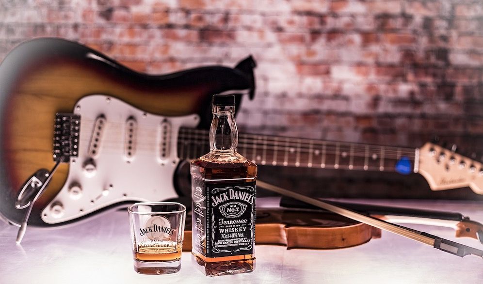 Boozy_Foodie's tweet photo. #BakingWithBooze inspo! Jack Daniels fudge! Man, I need to try this! Adding to list! :)
#JackDaniels #SweetTooth #TheWHOot @JackDanielsSA @JackDaniels_US
https://t.co/gddBywxI6N https://t.co/4kyDELMakC