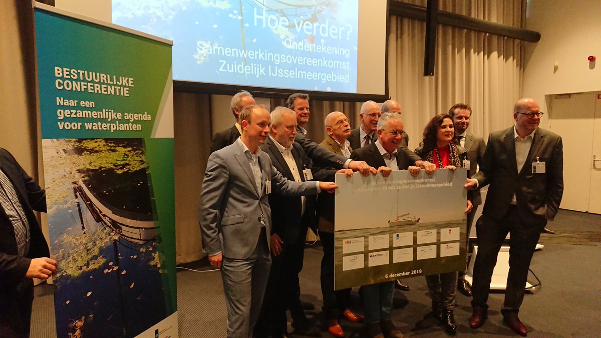 Samenwerkingsovereenkomst aanpak #waterplantenoverlast getekend door Hiswa. Urgentie maatregelen blijkt tijdens bestuurlijke  waterplantenconferentie