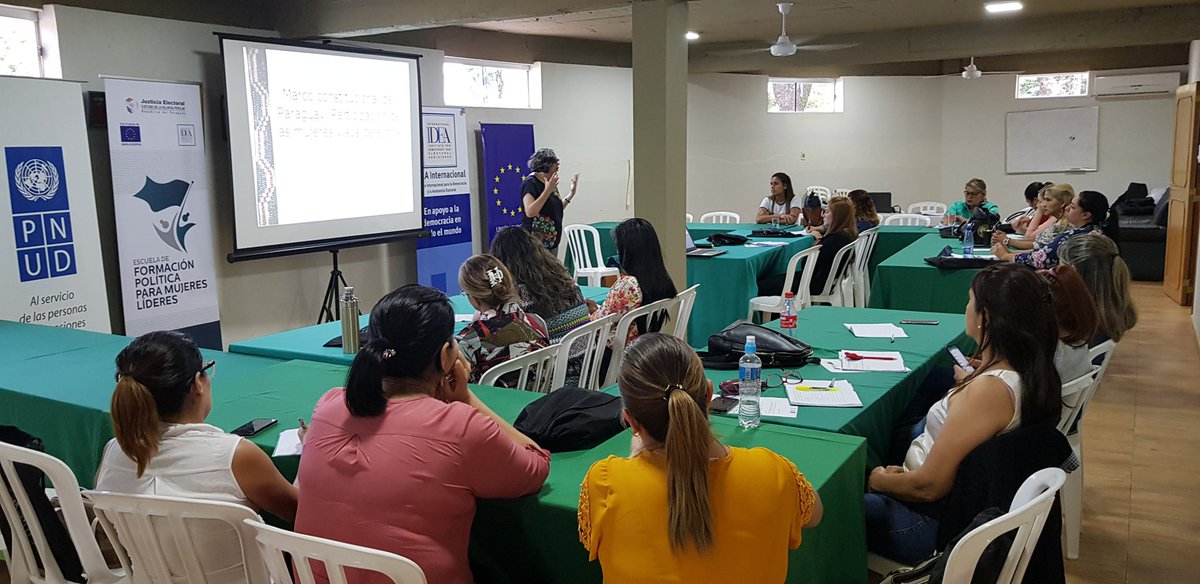 Genero_JE's tweet image. Marco Normativo y Sistema Político Paraguayo  fue el módulo desarrollado en la jornada de ayer a cargo de la abogada y politóloga Line Bareiro. 
#SevoslaProtagonista #MujeresLíderes #Caaguazú #Empoderamiento #FormaciónPolítica