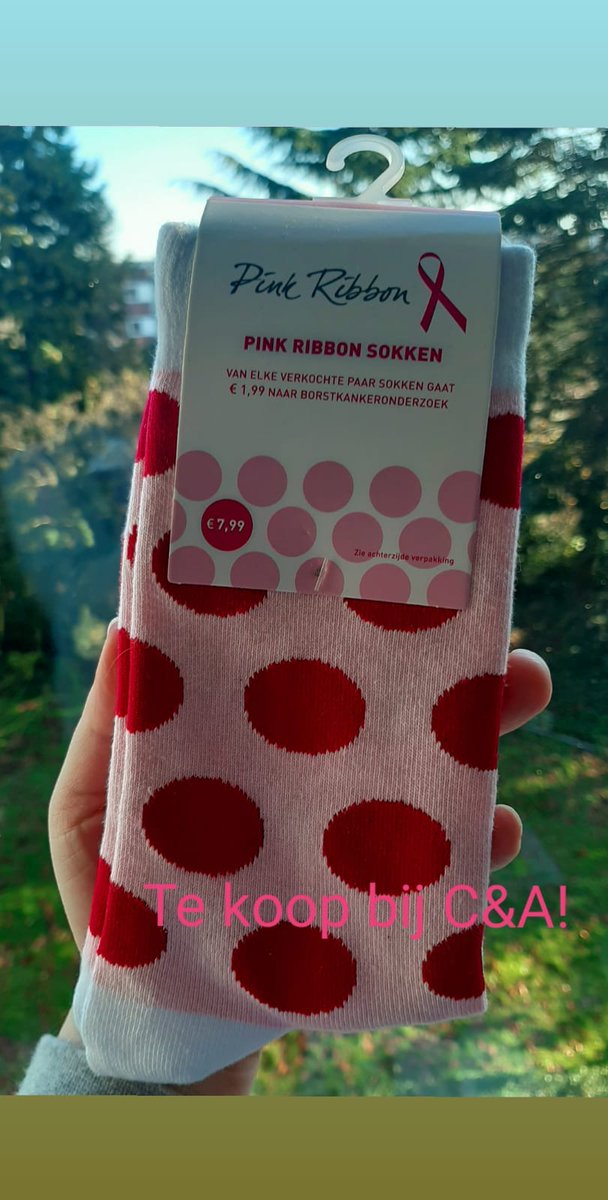 Heb je deze sokken al gespot bij C&amp;A? Voor 7,99 euro te koop en je steunt er borstkankeronderzoek mee! Leuk om te geven en te krijgen met de feestdagen. #borstkankeronderzoek #cadeautip