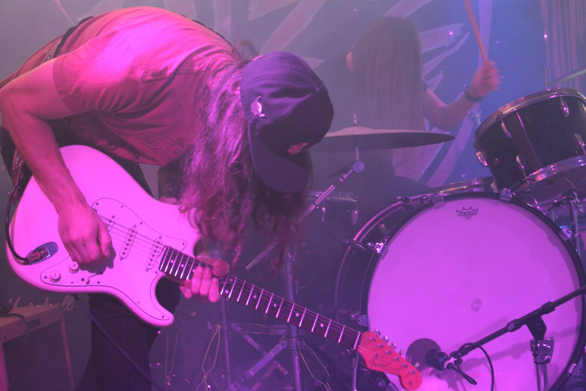 obey_the_wolves's tweet photo. Bringin’ the heat @ Fuzz Daze!

#obeythewolves #fuzzdaze #losangeles #rockduo #psychrock #grunge #rocknroll #hardrock #psychedelicrock #wolves https://t.co/rCOodp5ocY