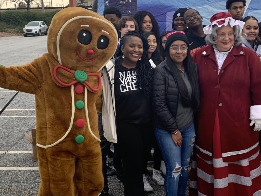 J_Renee_Page's tweet photo. North Atlanta is so excited to donate over 1500 can and dry food goods to the 11 Alive Can-a-thon today!!!! We love that our donations will help so many less fortunate people. Giving to others is what life is all about!! #onecan #twocans #whocan #YOUCAN 🥫🥫🥫🥫🥫🥫🥫 @11alive https://t.co/BYvGyTP91I