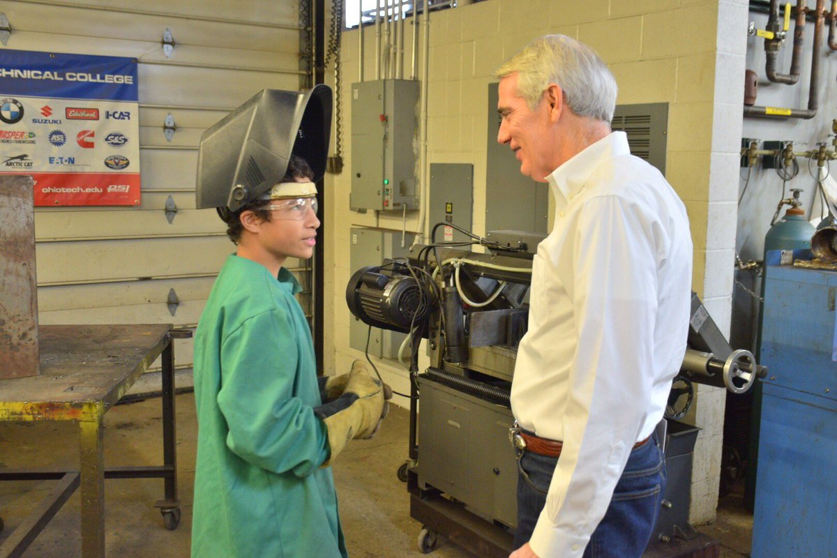 robportmanOH's tweet photo. I enjoyed my visit at Fairfield Career Center (@ECFTS) &amp; the productive discussion with the school’s leadership team as well as with local business leaders about how best to ensure Ohioans get the skills training they need to succeed in the #jobs available today. #JOBSAct https://t.co/RgasJCiCXm