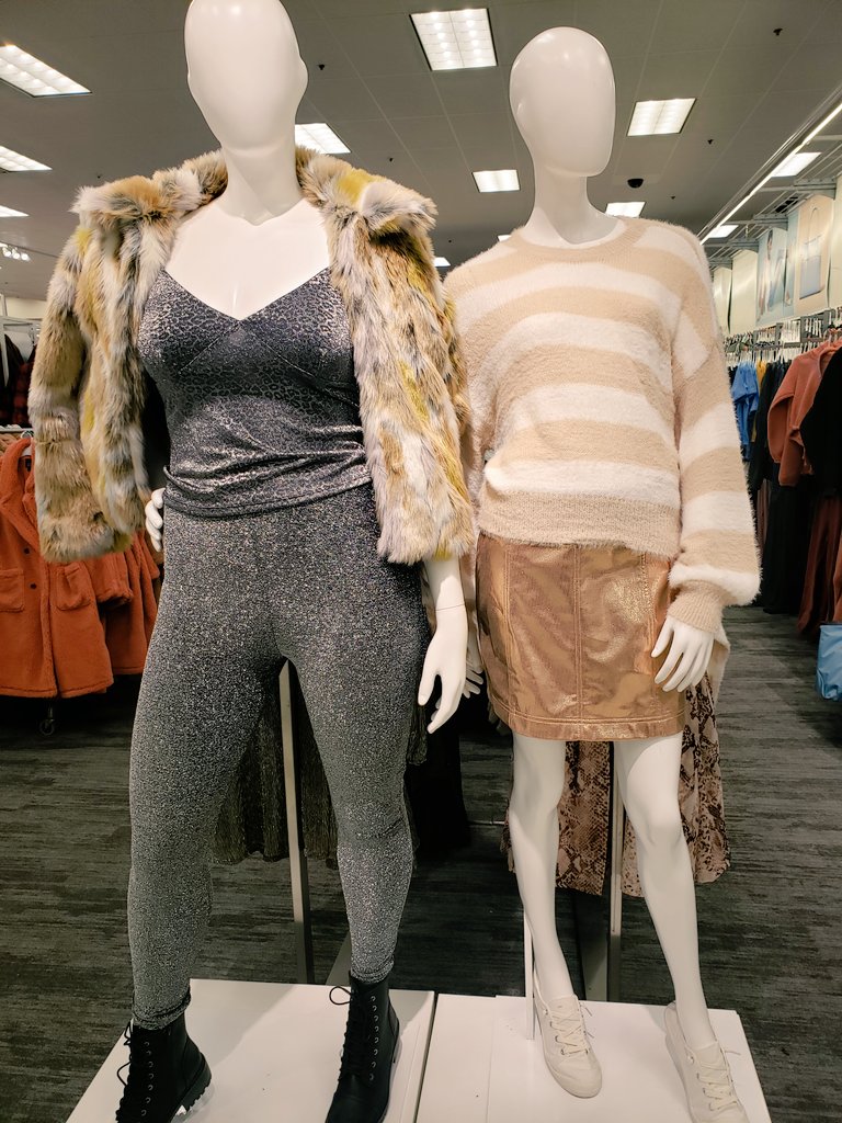 DBO Style getting all spruced up for the Holidays!! #T819 #G195SetToSell <a href="/ChuhranLynn/">Lynn Chuhran</a> <a href="/couch_jesse/">Jesse Couch</a>
<a href="/JennifeT0819/">Jennifer Martin</a> <a href="/settoselltarget/">Heather Fountain</a> <a href="/Summer_K_W/">Summer Hickok</a>