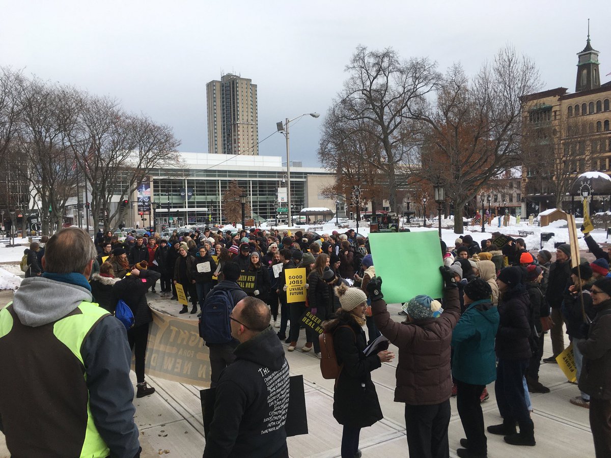 Hundreds of young people in Springfield today demanding that Rep. Richard Neal stop protecting the fossil fuel industry and support the Green New Deal #GND #YouthClimateStrike