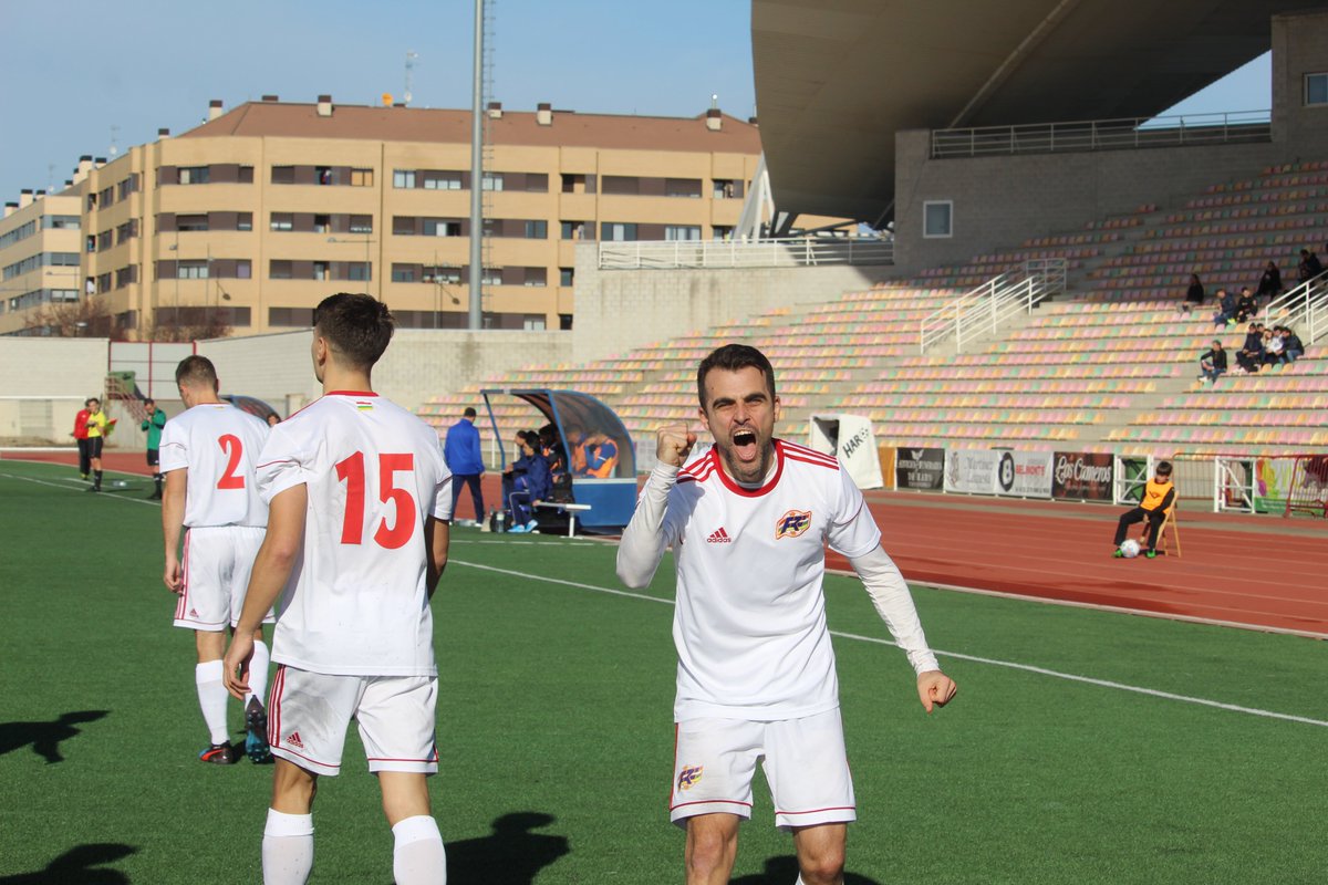 fedriojafutbol's tweet photo. EL PROTAGONISTA😎| @ruperez9 que ha marcado tres goles ⚽️⚽️⚽️ como tres soles 🌞🌞🌞, uno de ellos de ✂️. Así, los ha celebrado 📸. 

Lo importante es el equipo 💪🤝, pero este hat trick se merece esta galería🖼️.  

#AúpaLaRioja #OrgulloRiojano
#LaSeleccionDeTodos #CrecemosJuntos https://t.co/17PinQPo7p