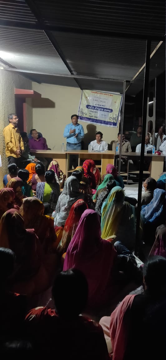 CollectorAnd's tweet photo. Ratri sabha by prant officer and his team@ Ratanpur village of Umreth Taluka.. https://t.co/9QsCKuM6NW