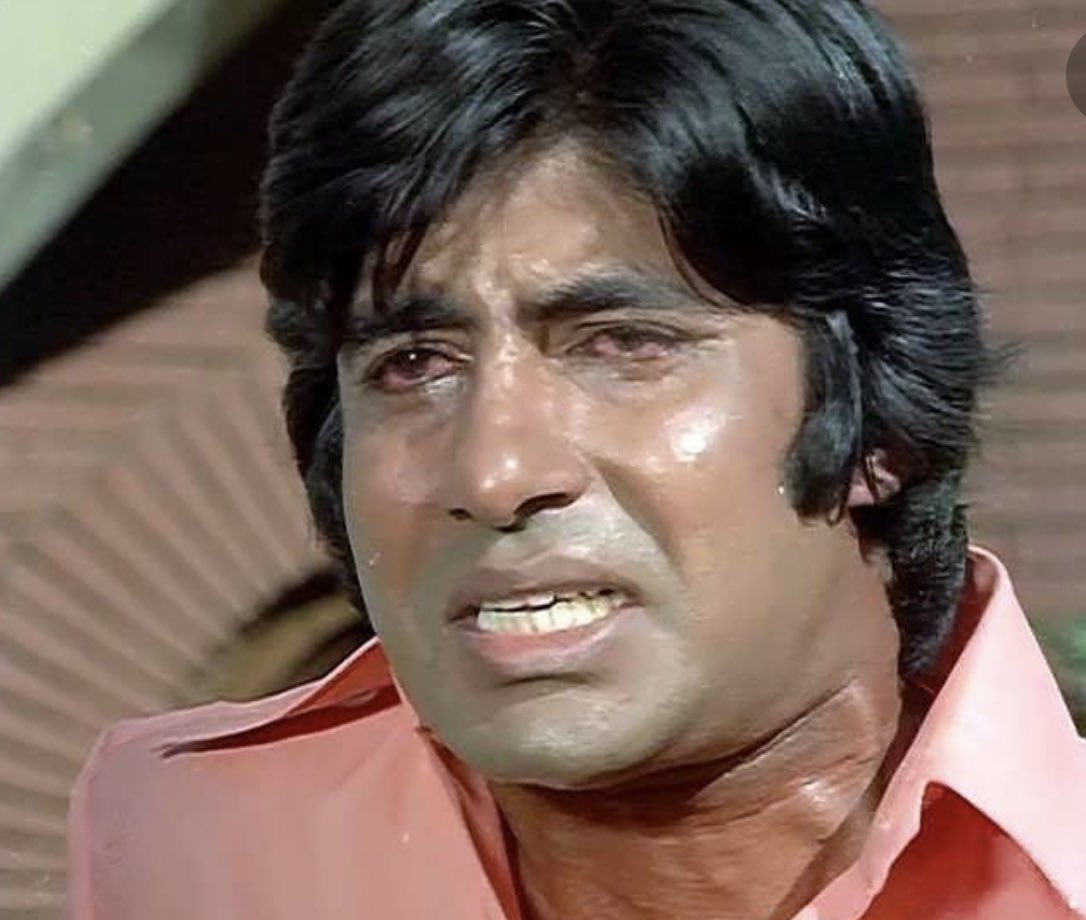 Ashabachchan's tweet image. 1974.          45 years passed on my fav  film.  Majboorb.    What a performance by Amitabh bachchan as always .    Congratulation my hero .  Best actor @SrBachchan  all the very best for all you do .   &amp;amp; will do in future .  Lots of lots of Love. &amp;amp; respect. 🙏🏼💕🌹