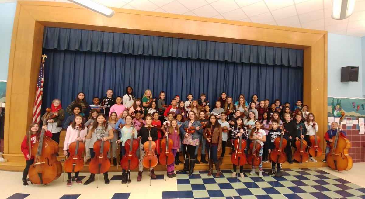 GreeceStrings's tweet photo. This Greece Elementary String group donated 151 pounds of food to the Greece Ecumenical Food Shelf! What a great job of giving back! @BrooksideTweet @PaddyHillTweet @PaddyHillPTA @LongridgeGCSD @GreeceLRPTA @GCSDsuper @GreeceCentral @Kcolic1 https://t.co/LcFXPQIW8i