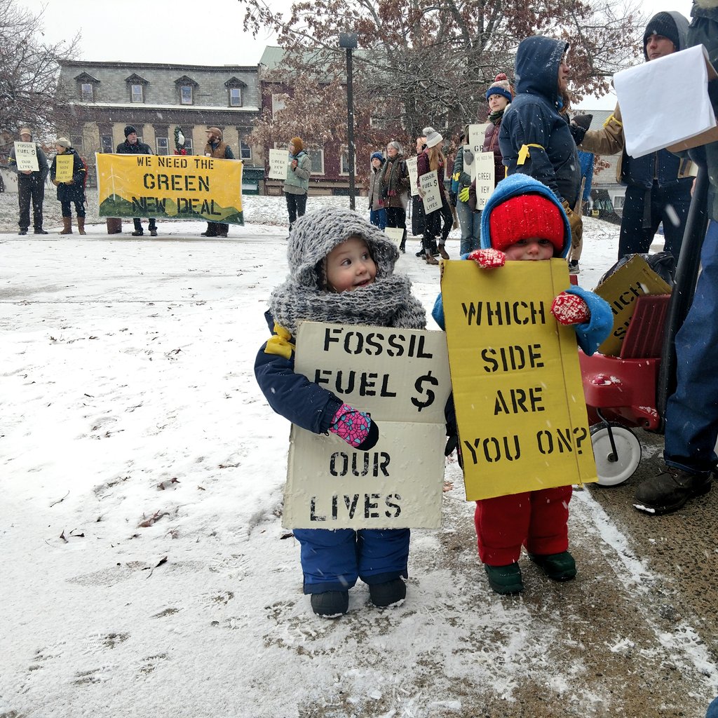 ADK_Climate's tweet photo. Key kids! We love you, and we've got your backs โค๏ธ Awesome #ADK @sunrisemvmt action at @RepStefanik's office in #PlattsburghNY today, calling for a #GreenNewDeal. #StrikeForTheFuture
#ClimateStrike
@MothersOutFront, @350, and others were out in force, standing up for our youth. https://t.co/nkmsOo7oFS