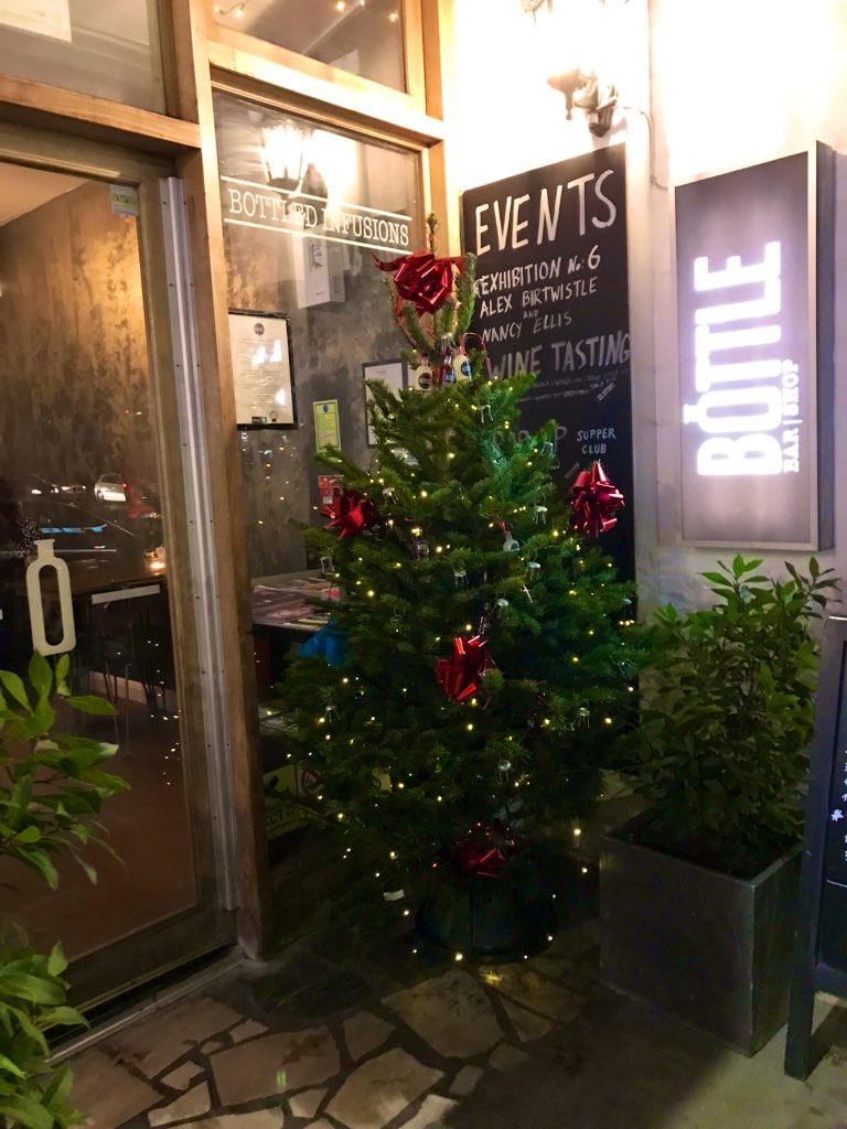 bottle_bar_shop's tweet photo. @kingsxmastrees 😊🎄✨ https://t.co/xc2thKy4Yg