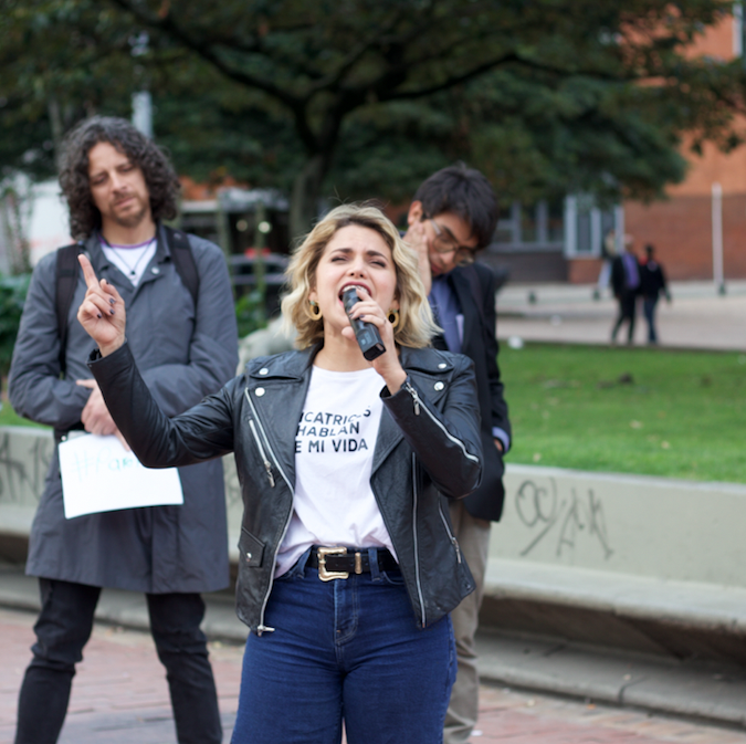 DiPazOficial's tweet photo. "Dios está en el Paro en todos los que estamos aquí y todos los hombres y mujeres que han salido a protestar. Anunciando la vida y denunciando todas las situaciones de muertes", lea la crónica de la jornada de #ParoyFe un espacio de unión y lucha.
https://t.co/G7NeWg2qGr https://t.co/J3Tc8O6IhR