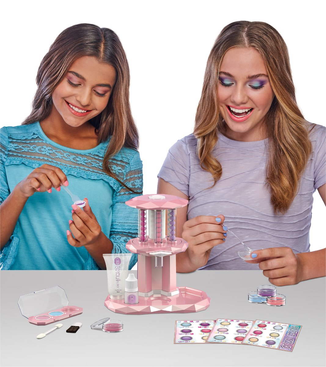 SweetNSourDeals's tweet photo. My 2019 #HolidayGiftGuide is LIVE! I'm sharing this seasons hottest toys, games, tech &amp; more in my Kids &amp; Teens Gift Guide: https://t.co/GcRan8cVzJ 

#Boxygirls #Ravensburger #ThinkFun #AmericanGirl #Osmo #RoseArt #LEGO #JamBrites #Splashings #Disney #Tubbubble #AXE #FoodieRoos https://t.co/4DdpJAa7XQ