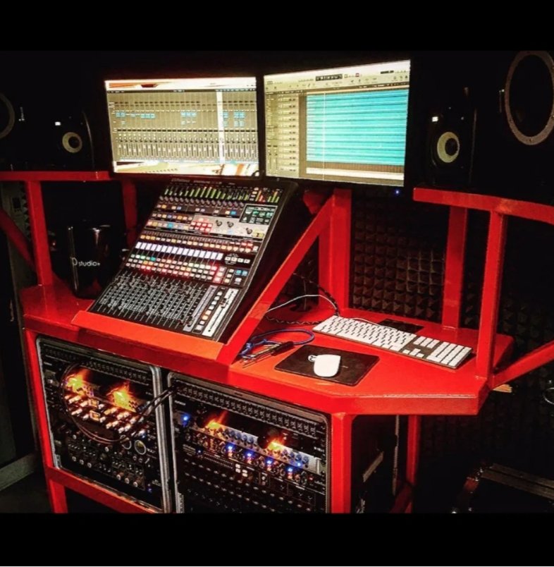 Thanks to The Roadee for coming in  again this week! Patients from Blossom and Oak mixed and recorded music and personal lyrics resulting in tracks to take away and cherish #recoverythroughmusic #OTHellingly