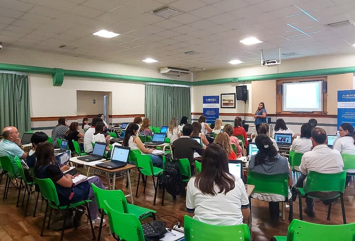 AIEPA_AIEPBA's tweet photo. Hoy | Taller de #JubilaciónDigital por Clau Galarza en la Escuela Jean Piaget, en San Nicolás de Los Arroyos.

#DivisiónCapacitación
#AIEPBA https://t.co/P05a5sYMeR