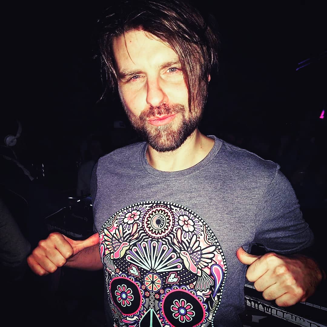 LarvaClothing's tweet photo. Rodriguez Jr. con su playera de Larva Clothing!!! Diciembre 5, 2019, CDMX. #rodriguezjr #larvaclothing #tshirtdesign #playera #larvadjs #CDMX #tshirt https://t.co/FDXLgPp0Pp