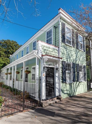 LeizeGaillard's tweet photo. Dec 2019 News | Year in Review, a New Listing, &amp; Clients share favorite Charleston holiday traditions. https://t.co/JJmm5UxV2c https://t.co/39igOziJKM