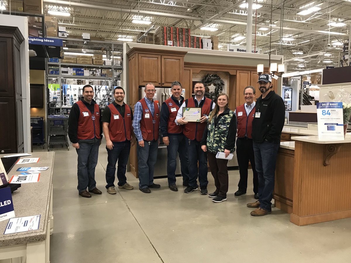 kimhutchins1025's tweet photo. Celebrating our top comping store for Black Friday! I love celebrating our associates for their hard work!! #Burlington #Greensboro #WinstonSalem #Mayodan #Region2 #District823 @Lowes https://t.co/bxphKJmbrF