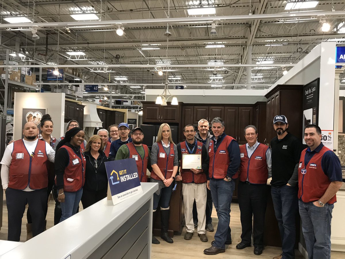 kimhutchins1025's tweet photo. Celebrating our top comping store for Black Friday! I love celebrating our associates for their hard work!! #Burlington #Greensboro #WinstonSalem #Mayodan #Region2 #District823 @Lowes https://t.co/bxphKJmbrF