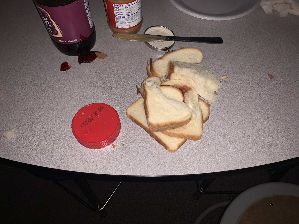 3rdWestgate's tweet photo. As we are talking about text structures, sequencing and description, we tried to make PB&amp;J sandwiches. Glad I brought my lunch. Haha. #TeamWestgate #LeadLoveLearn https://t.co/fy1dAWwmCT