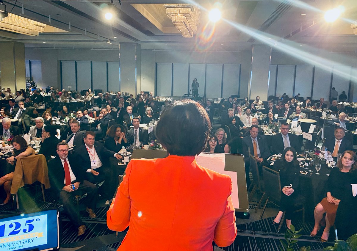 CSAC_Counties's tweet photo. Hundreds of #California County officials listen to new #CSAC President Lisa Bartlett outline her vision for the Association in the coming year during the final night of our 125th Annual Meeting. @OCSupBartlett @OCGovCA #CSACAM19 https://t.co/ec4Adg67vJ