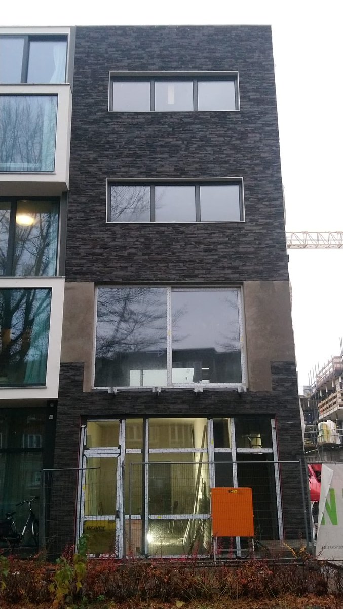 Vandaag het steiger van de door ons gebouwde stadswoning aan de Rodenburgstraat kavel 5 verwijderd. Nu nog het balkon plaatsen en dan zijn we klaar! #architecture #duecorock #Arnhem