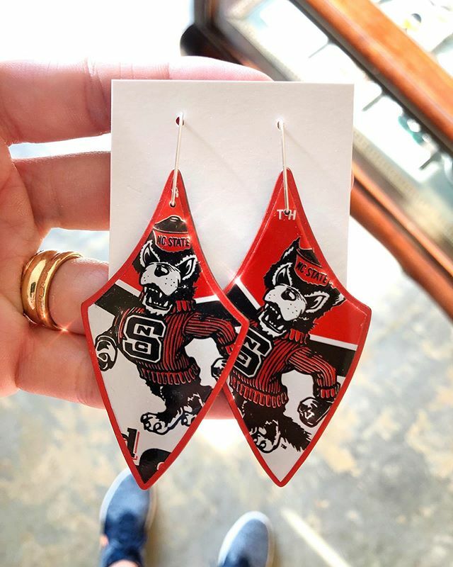 You guys!!! We’re freaking out over these custom Este Brew Earrings and thinking you might too! Limited amounts available now for that fan girl on your list! ✨🍻 PS - we love ya’ll SO much and just setup a surprise 20% off your order Holiday Sale! Tha… ift.tt/34Z9cuP