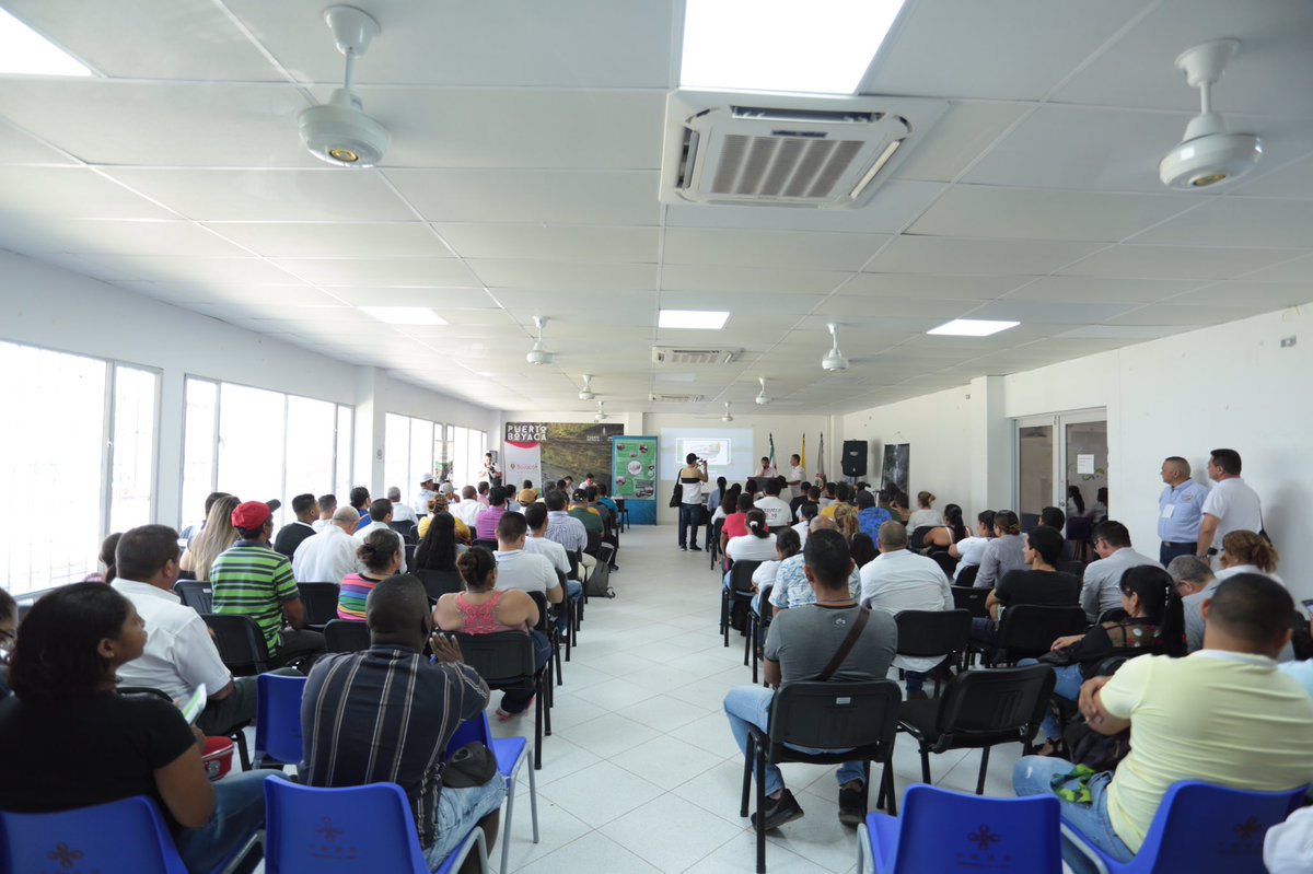 SecTurismoBoy's tweet photo. @JiclyMutisIsaza En Puerto Boyacá con un auditorio lleno, nos encontramos gobierno nacional, departamental y locales, actores público-privados de la región, en el taller de ordenanza de corredor turístico de Occidente, construyendo prospectiva y pensando territorio. https://t.co/LAMVCJvCl1