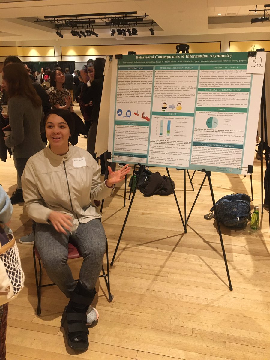 EvaAdmissions's tweet photo. An amazing HNRS110 Research Symposium as always! Extra proud of these two 😊 #R1 #RFun https://t.co/MbHtLTAlI6