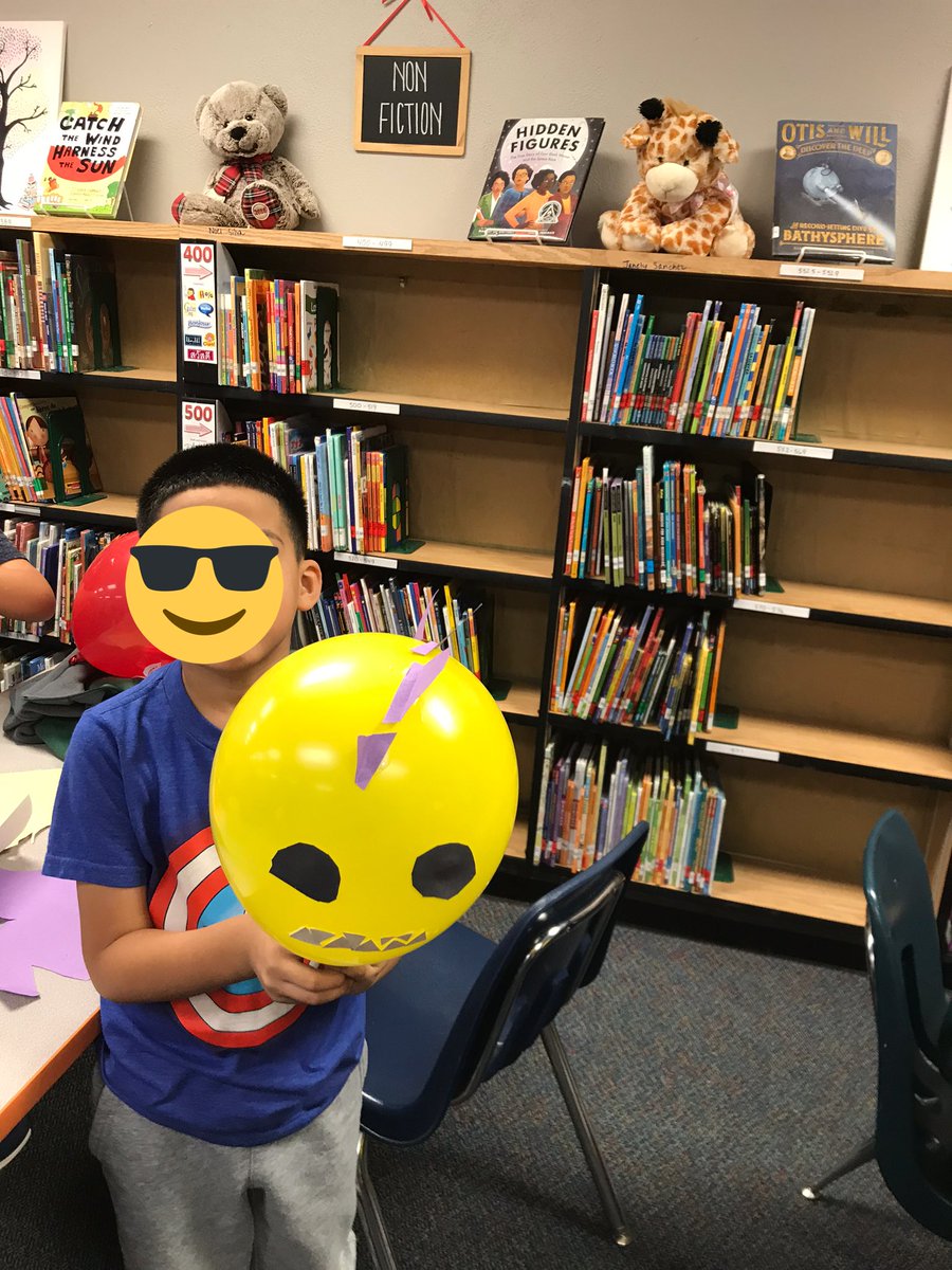 Hogg_Library's tweet photo. Read Balloons over Broadway before Thanksgiving break. Today, some of my 1st graders created their own Balloons! #balloonparade @HoggElementary @DISD_Libraries #wildwildwestDISD https://t.co/DbM1eGTT7Z