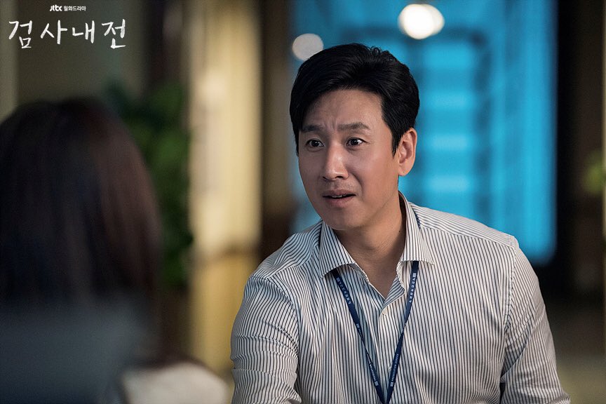 드라마 <검사내전> 악수를 나누는 진영지청 307호 이선웅과 309호 차명주의 첫 만남 12월 16일 월요일 밤 9시 30분 첫 방송! #검사내전 #이선균 #정려원...