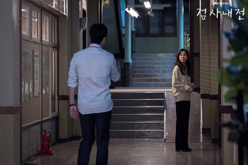 드라마 <검사내전> 악수를 나누는 진영지청 307호 이선웅과 309호 차명주의 첫 만남 12월 16일 월요일 밤 9시 30분 첫 방송! #검사내전 #이선균 #정려원...