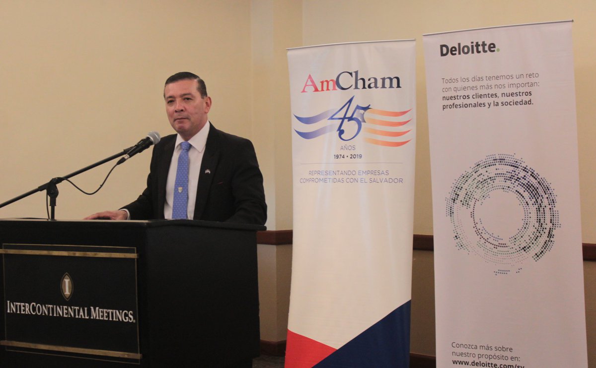AmChamSal's tweet photo. Iniciamos nuestro evento agradeciendo a nuestros #AmChamMembers que hacen este evento posible: #EDECSAElSalvador, @Chevron, @DeloitteSV y @Fundeorg. 👏👏👏 https://t.co/a2ovaKRWiq