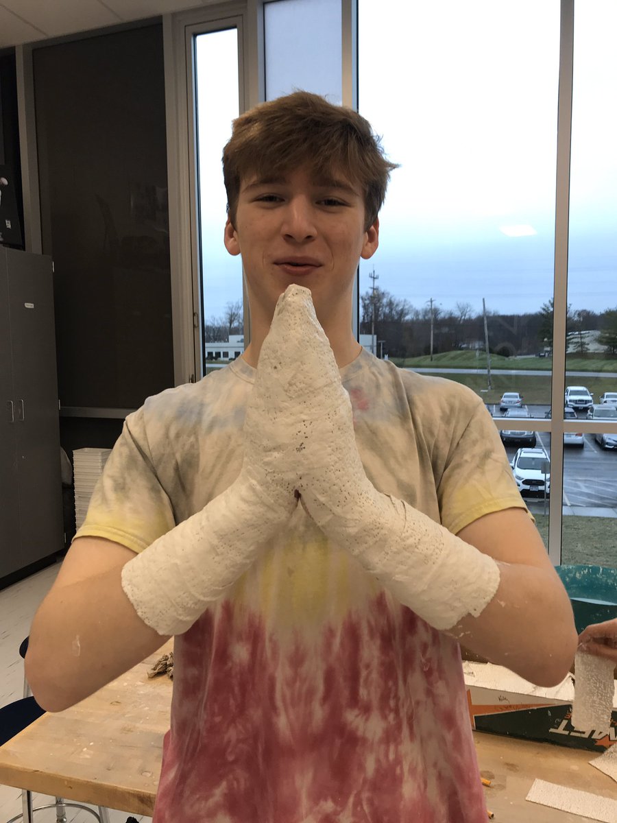 WCHS_ARTS's tweet photo. Sculpture 1 students making plaster cast hands!!! https://t.co/APkLiwjuQx