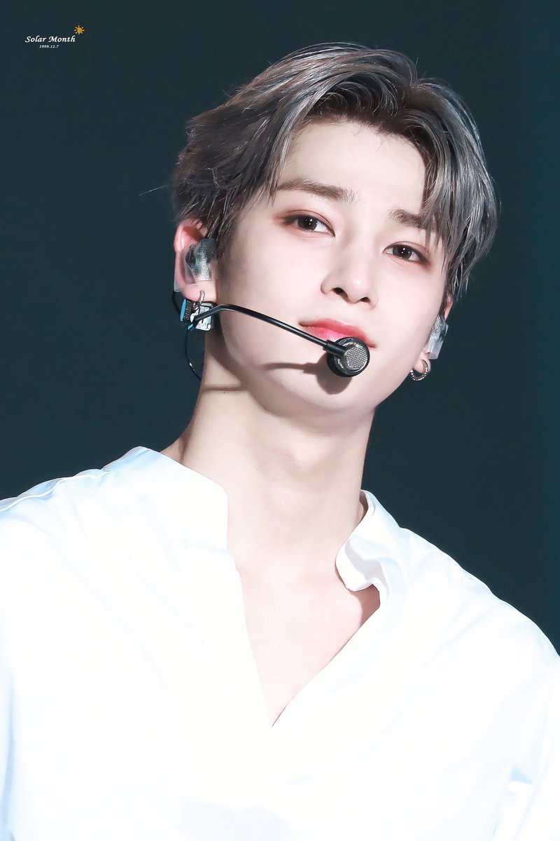 cherry_DH_baby's tweet photo. #한결같이_빛나는_한결아_생일축하해
#Happy_Hangyul_Day 

한결같이 섹시하고 잘생긴 우리 한결이
너무나도 생일 너무 많이 축하해 
앞으로도 더욱 빛 날 너를 같은 자리에서 응원할게 
사랑해 미카엘 오빠 평생오빠💕
생일 진심으로 축하해 태어나줘서 가수가 되어줘서 고마워💛 https://t.co/P6Kpc9BbB7