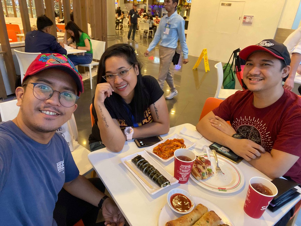 hypergloizemic's tweet photo. I make sure others won't feel my stress 😁 Good thing this boy came home for just a lil' while ❤ 
#RatsadaParaSaSummit
#LongWeekend
#SummitReady https://t.co/Gmm59qOlR5