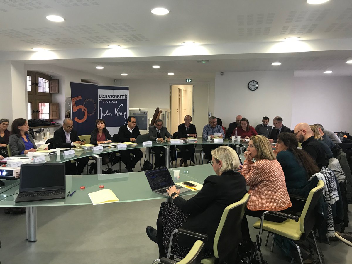 UPJV_Univ's tweet photo. 1er conseil scientifique et pédagogique du #PIA3 "Licence Compétences en Réseau" #LCeR porté par l'#UPJV👏
💡émergence de parcours de formation innovants 
🎓personnalisation des parcours étudiants
▶️ présence de Valérie Cabuil, Mohammed Benlahsen, Pasquale Mammone, Hassane Sadok https://t.co/ExJ8kGEEEw