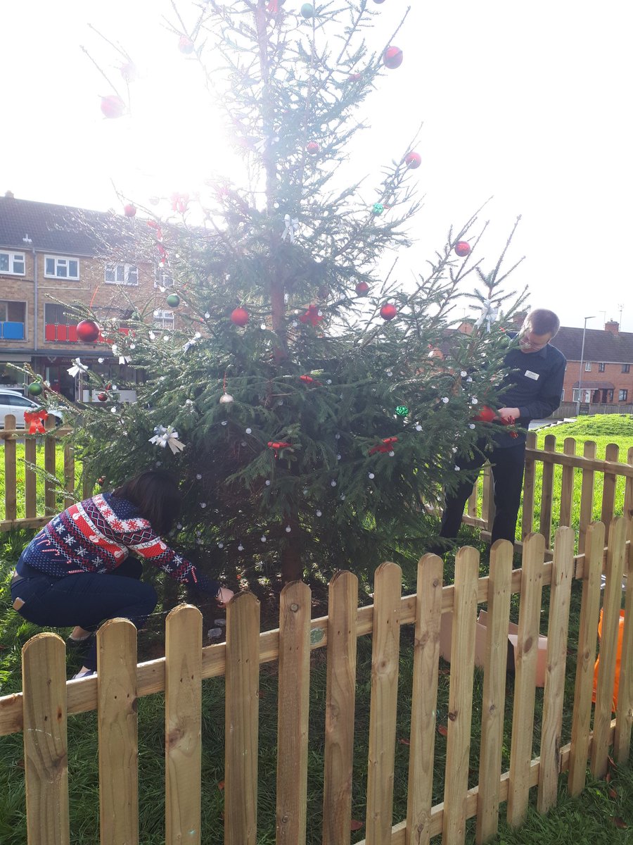 Hamp Christmas Tree is decorated and looking great! Looking forward to seeing the lights switched on this evening! #goteamhis