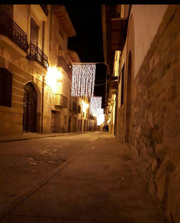 #FelizViernesATodos
#MuchoQueCelebrar6D
#VotaRubielos
#FerreroRocher
"Los libros y los paraguas si no los abres, no sirven de nada"...
Mira #LaluzdeRubielos