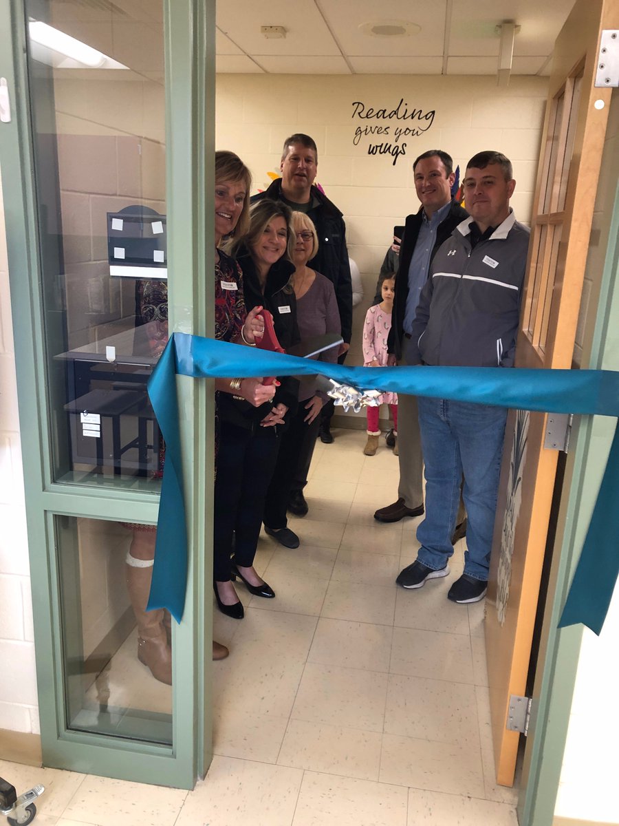 pinestreetelem's tweet photo. Thanks to generous sponsors, the Book Nook at Pine was born! @PalmyraSchools @PASDLiteracy #TheNorthStartFinancialGroup #YourFinancialCommunityOfPA #JonestownBank&amp;Trust #RothermelFinkenbinderFuneralHome&amp;Crematory #CougarFoundation #AuntFran https://t.co/re8ZQbkwhn