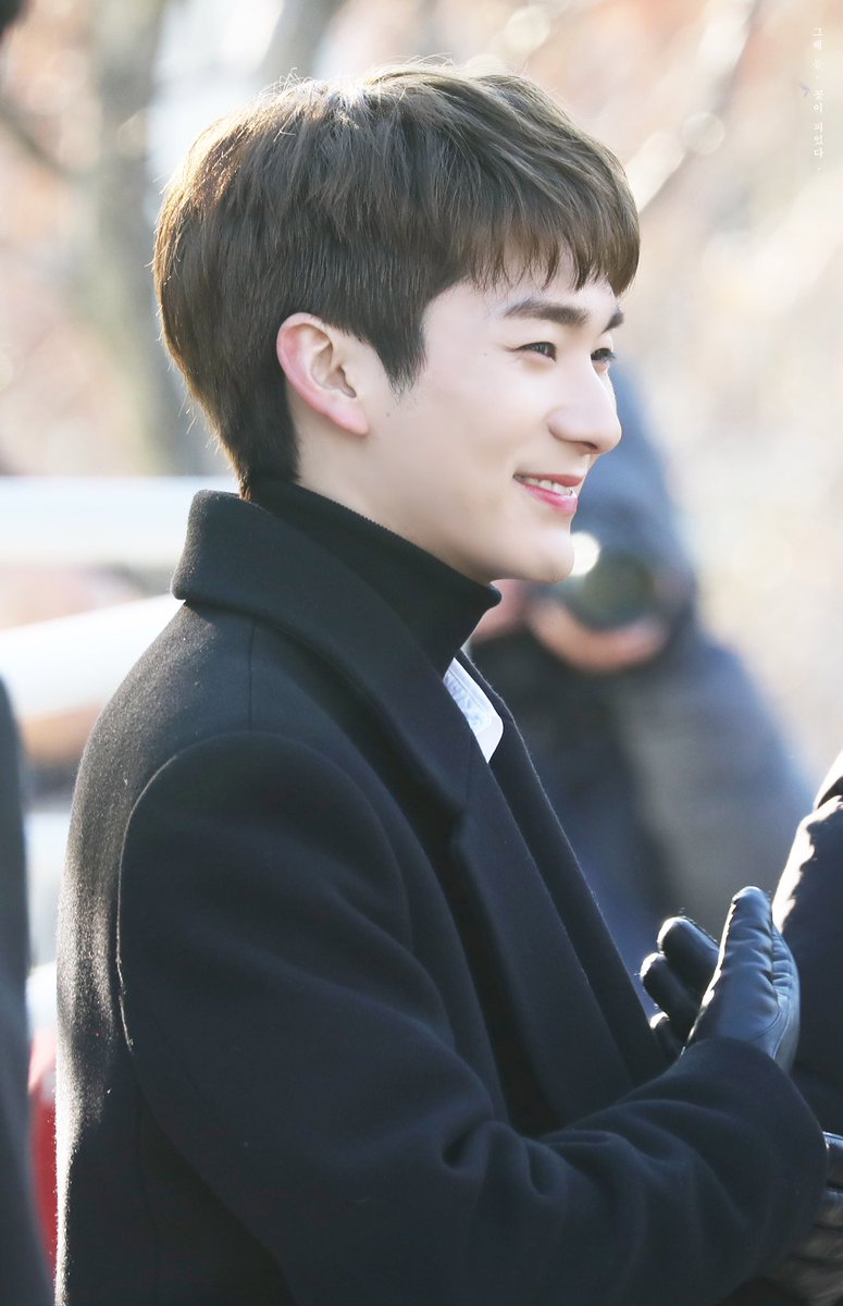 그해 봄, 꽃이 피었다 🦋 tweet media
