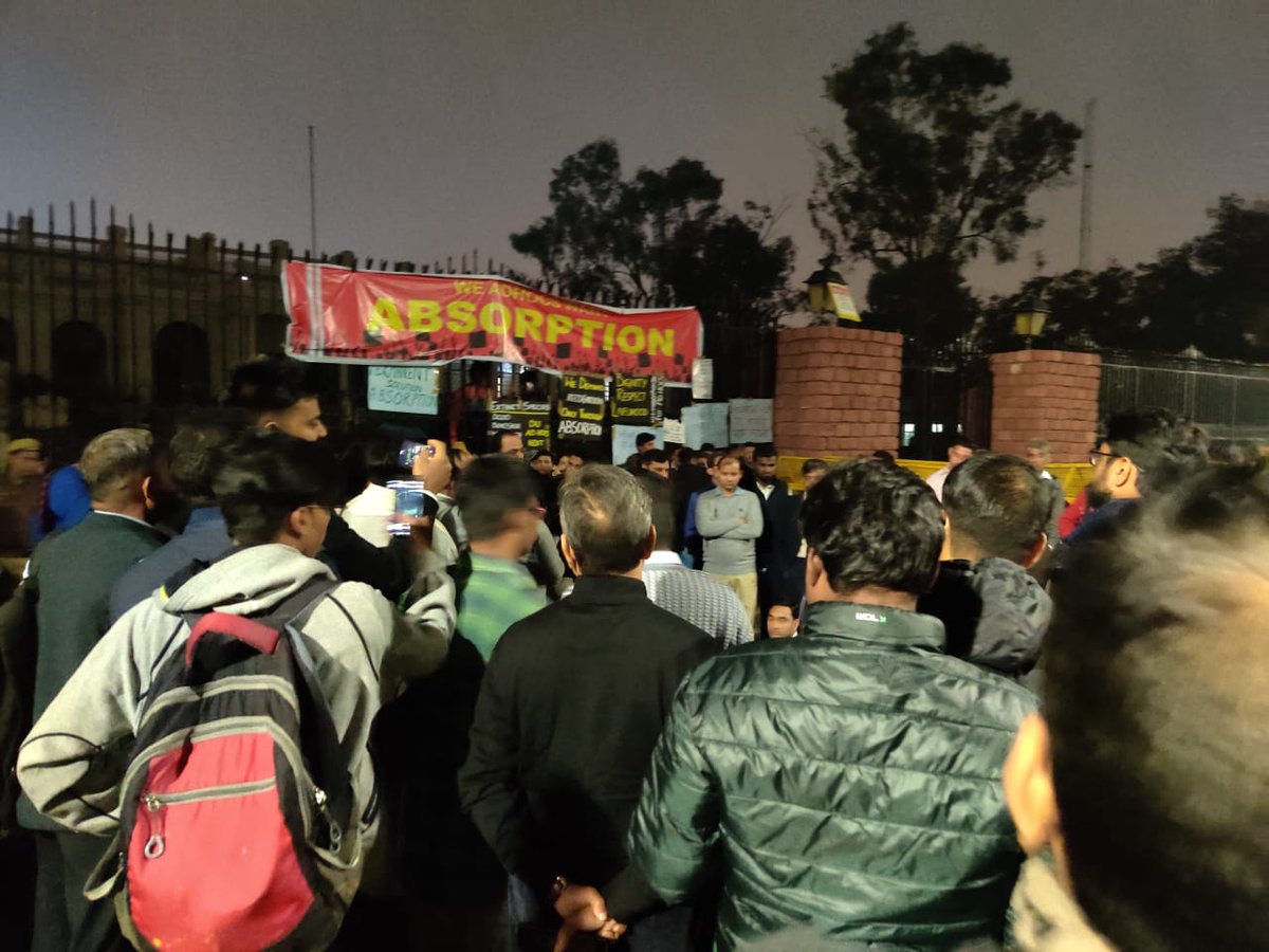 PSYadav57471165's tweet image. #onetimeregulation4AbsorptionofDUADHOC
#DUadhocABSORPTION
#OneTimeRegulationForAbsorption
#OnlyAbsorption 
#ABSORPTIONof6500_DUadhocs
 @DrRPNishank @ArvindKejriwal @PMOIndia @VPSecretariat @Delhi_U
@MHRD @ndtv @ndtvindia @aajtak @IndiaToday @ABPNews