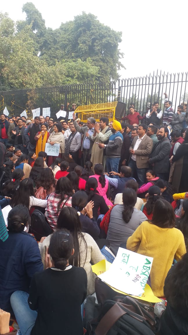 PSYadav57471165's tweet image. #onetimeregulation4AbsorptionofDUADHOC
#DUadhocABSORPTION
#OneTimeRegulationForAbsorption
#OnlyAbsorption 
#ABSORPTIONof6500_DUadhocs
 @DrRPNishank @ArvindKejriwal @PMOIndia @VPSecretariat @Delhi_U
@MHRD @ndtv @ndtvindia @aajtak @IndiaToday @ABPNews