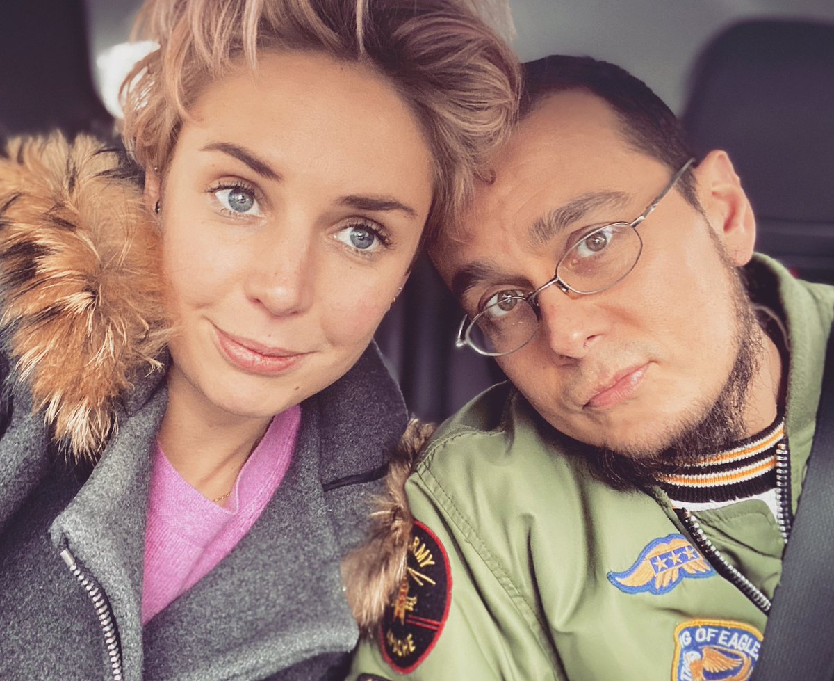 camiyou's tweet photo. Un dej qu’il était bon 🍣 !
Merci Toine ! @ALarigaudrieBFM 🤩
#winterishere #pinkpullover #pinkhair #styledefolie #happy #mazdacar #perioderose 💕 https://t.co/WBrhbp4grw