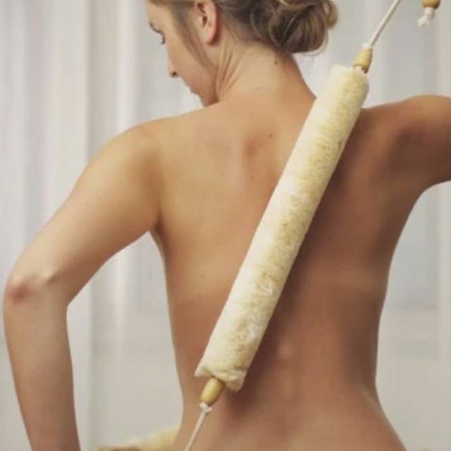 acquireperfect's tweet photo. What are the real health benefits of dry brushing? 
It helps detoxify by increasing blood circulation and promoting lymph flow/drainage.

#christmasgiftideas
#drybrushing #acquireperfectbalance #healthbenefits #gifts #beauty #brush #shop https://t.co/RdYEanK5KK https://t.co/9ZaPDWNoUJ