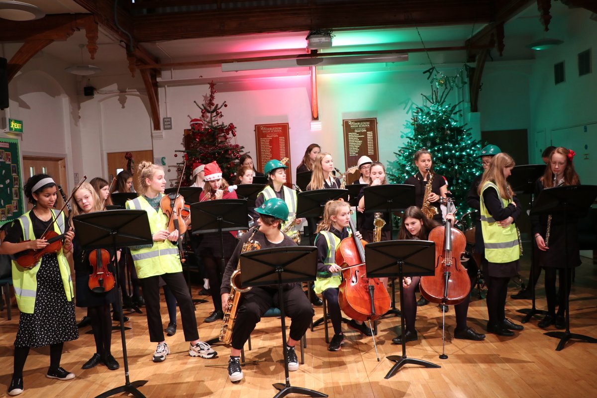 WimbledonHigh's tweet photo. Behind the scenes of something special coming soon 😉🎄 @Music_WHS @Head_WHS #WHSChristmas #GirlsDaySchoolChristmas #WHSFun #WHS140 https://t.co/QC1b296QTW