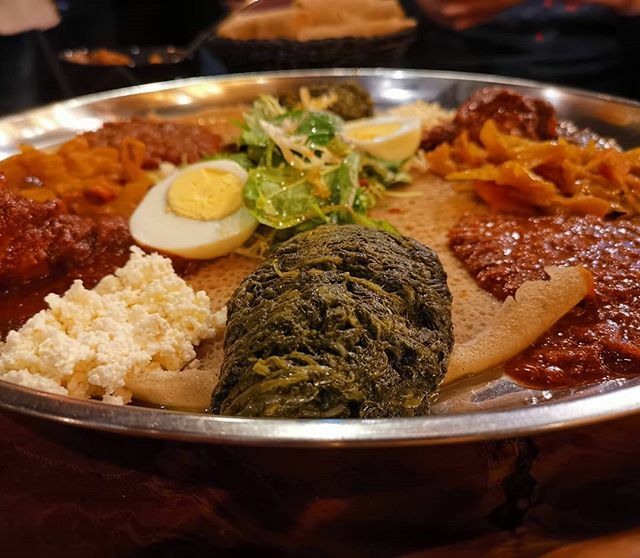 benoitfood's tweet photo. Toujours aussi fan de la cuisine éthiopienne 😍 #destinationfood #ethiopia #food #cuisinedumonde #bruxelles #brussels https://t.co/odGcWth4M5 https://t.co/sNp72MpGOV